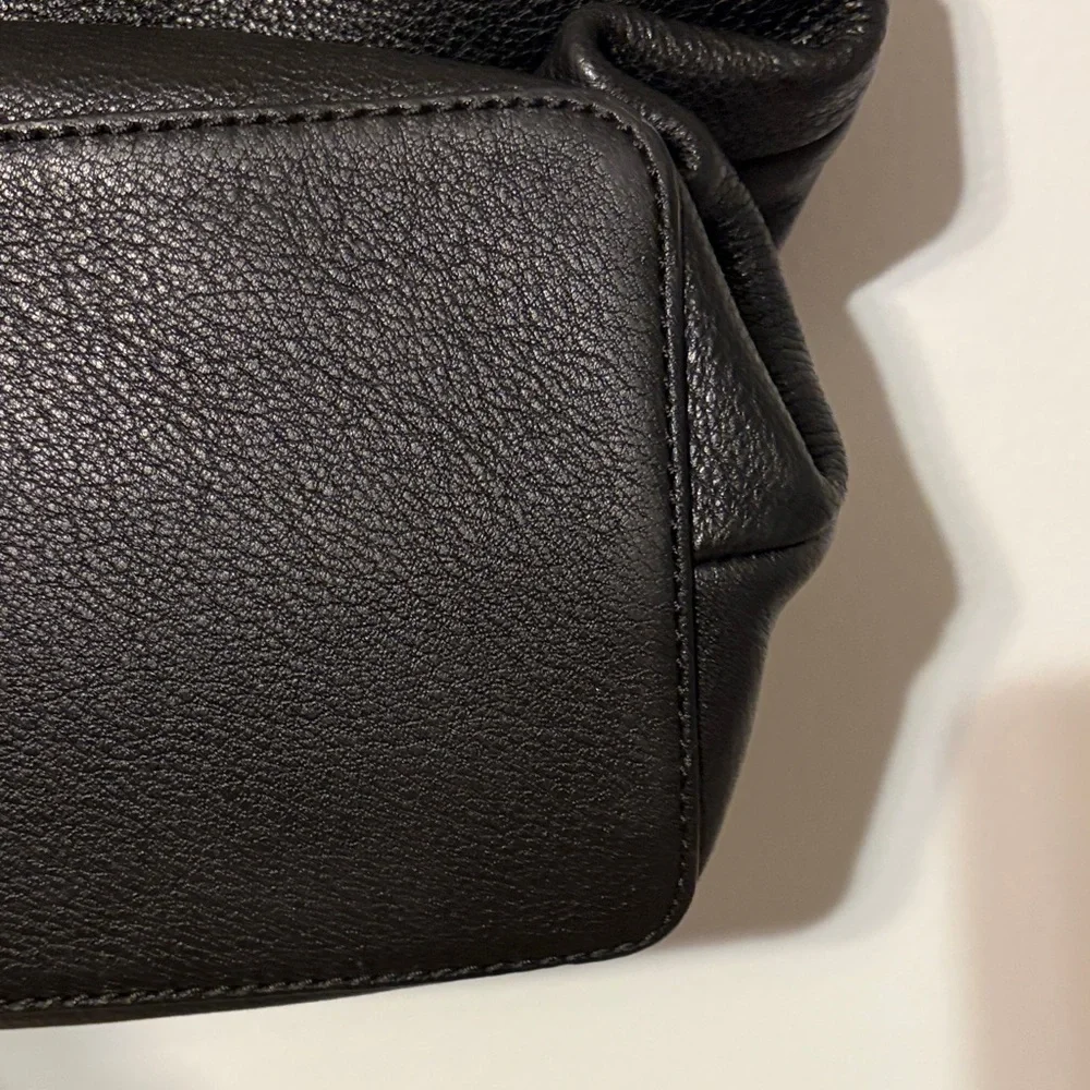 Michael Kors Black and Tan Leather handbag.Bedford Leather zip tote.